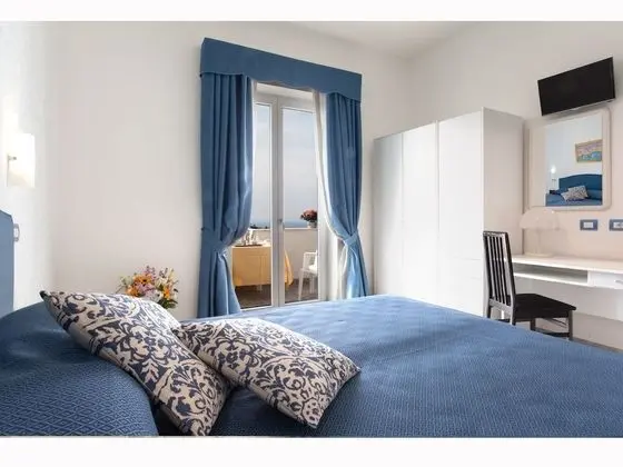 Üç Kişilik Oda, Balkon, Deniz Manzaralı