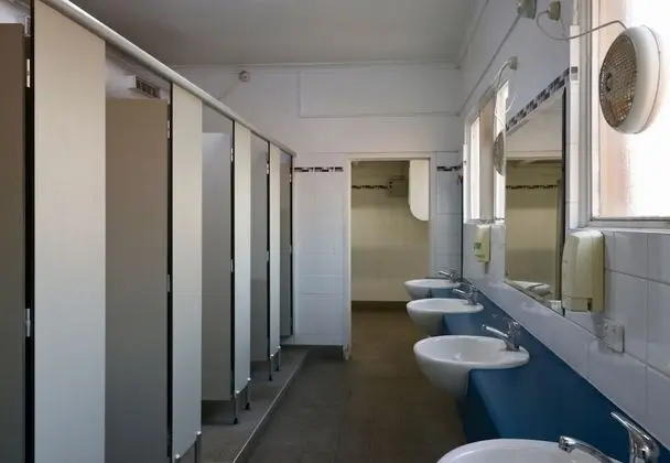 Tek Büyük Yataklı Oda, Ortak Banyo