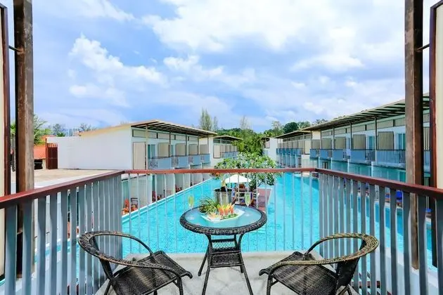 Deluxe Pool View