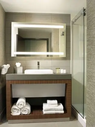 Oda, 1 En Büyük (King) Boy Yatak ve Çekyat, Şehir Manzaralı