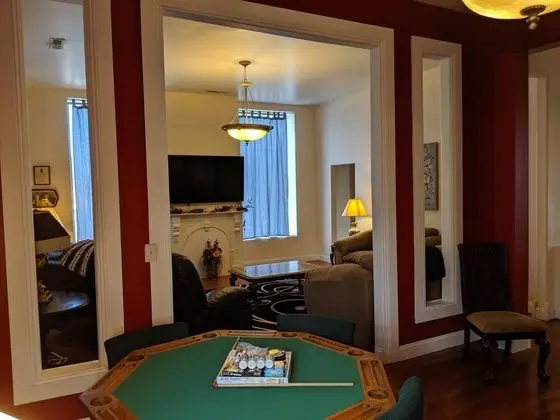 Ev (BROADWAY LOFT - SLEEPS 14+ - 3min to )