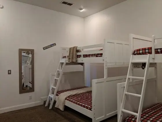 Ev (BROADWAY LOFT - SLEEPS 14+ - 3min to )