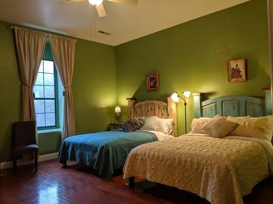 Ev (BROADWAY LOFT - SLEEPS 14+ - 3min to )