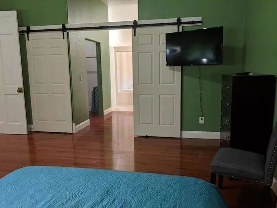 Ev (BROADWAY LOFT - SLEEPS 14+ - 3min to )