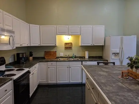 Ev (BROADWAY LOFT - SLEEPS 14+ - 3min to )