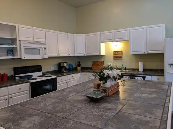 Ev (BROADWAY LOFT - SLEEPS 14+ - 3min to )