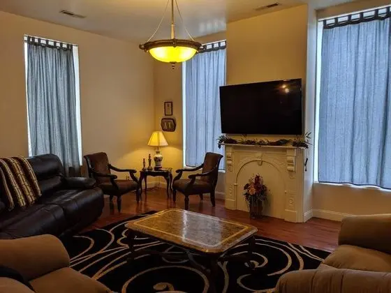 Ev (BROADWAY LOFT - SLEEPS 14+ - 3min to )