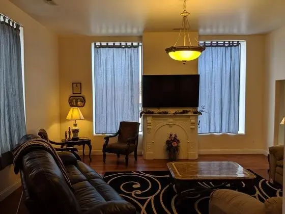 Ev (BROADWAY LOFT - SLEEPS 14+ - 3min to )