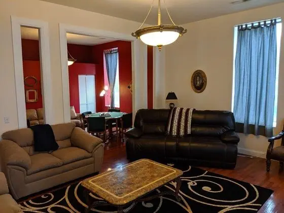 Ev (BROADWAY LOFT - SLEEPS 14+ - 3min to )
