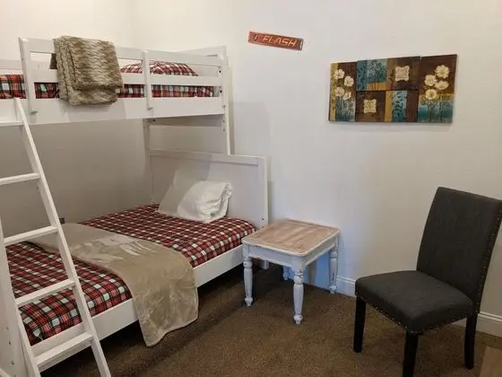 Ev (BROADWAY LOFT - SLEEPS 14+ - 3min to )