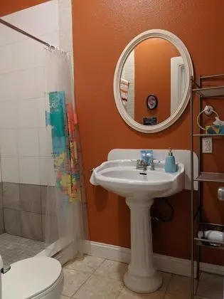 Ev (BROADWAY LOFT - SLEEPS 14+ - 3min to )