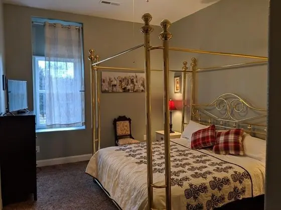 Ev (BROADWAY LOFT - SLEEPS 14+ - 3min to )