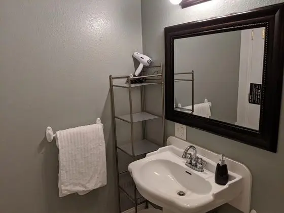 Ev (BROADWAY LOFT - SLEEPS 14+ - 3min to )