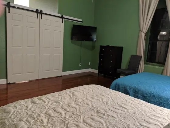 Ev (BROADWAY LOFT - SLEEPS 14+ - 3min to )