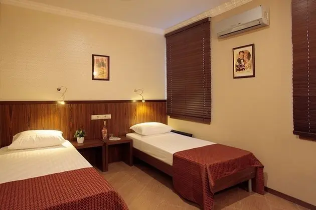 Standard Oda, 1 Büyük (Queen) Boy Yatak