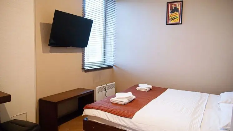 Standard Oda, 1 Büyük (Queen) Boy Yatak