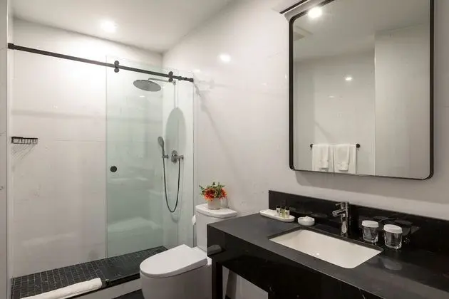Deluxe Junior Suite, 2 King Beds (Renovated)