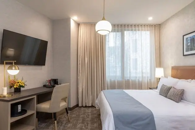 Deluxe Room, 1 King Bed (Renovated)