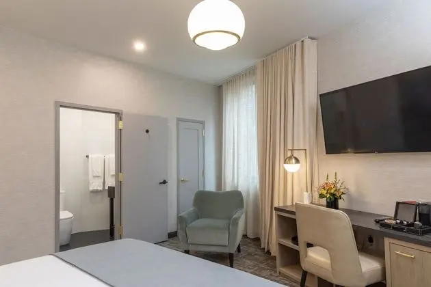 Deluxe Room, 1 King Bed (Renovated)