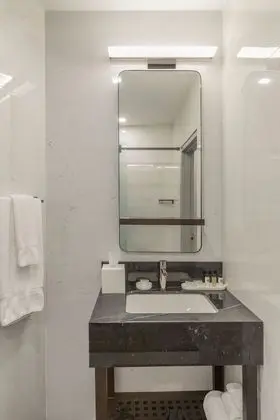 Deluxe Room, 1 King Bed (Renovated)