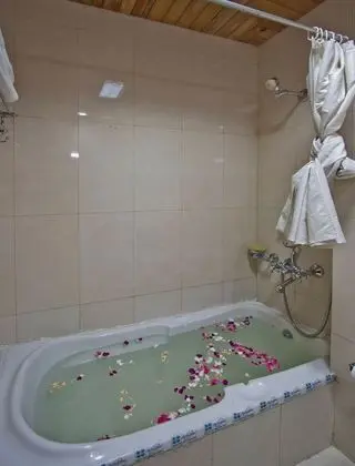 Luxury Tek Büyük Yataklı Oda, 1 Büyük (Queen) Boy Yatak, Dağ Manzaralı