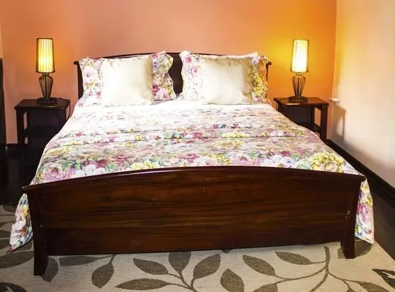 Bungalov (Bungalow, Hill View)