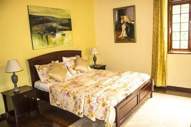 Bungalov (Bungalow, Hill View)