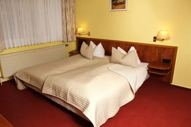 Business Tek Büyük Yataklı Oda