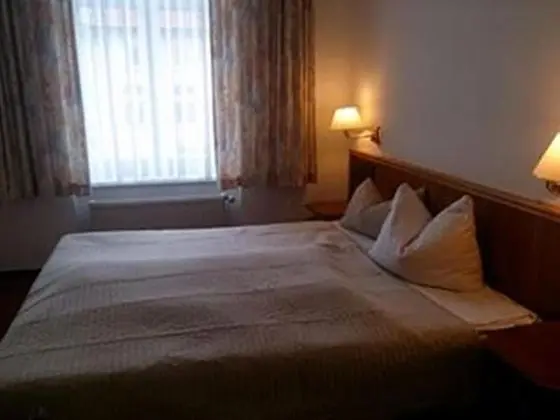 Business Tek Büyük Yataklı Oda