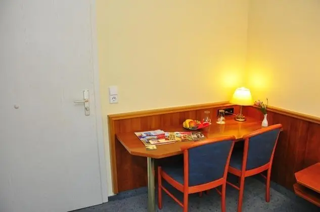 Business Tek Büyük Yataklı Oda