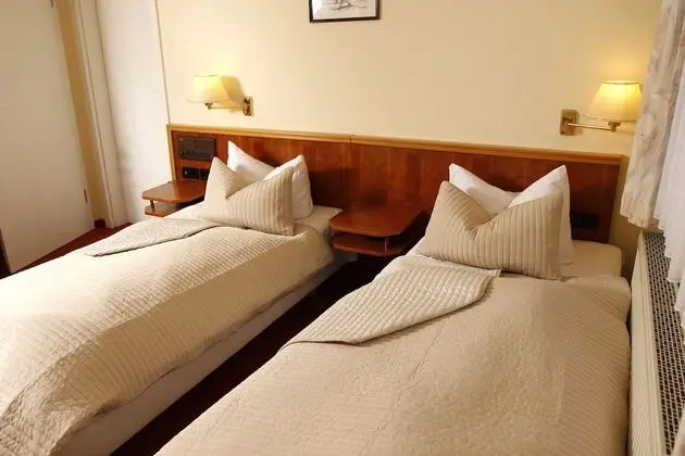 Büyük Yataklı Tek Kişilik Oda