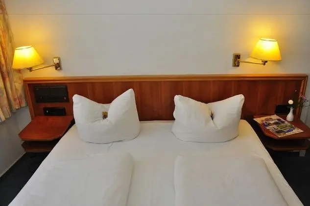 Büyük Yataklı Tek Kişilik Oda