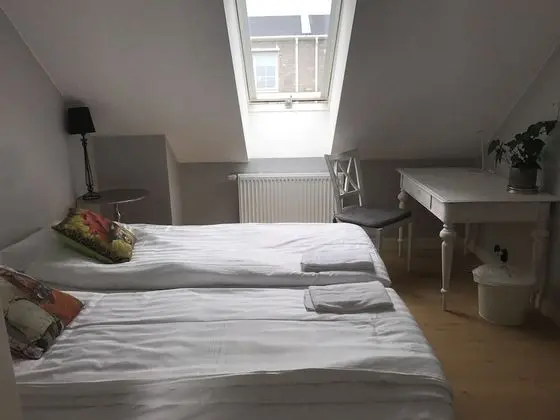 Tek Büyük Yataklı Oda, Ortak Banyo
