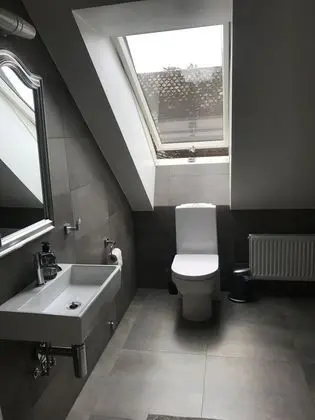 Üç Kişilik Oda, Ortak Banyo
