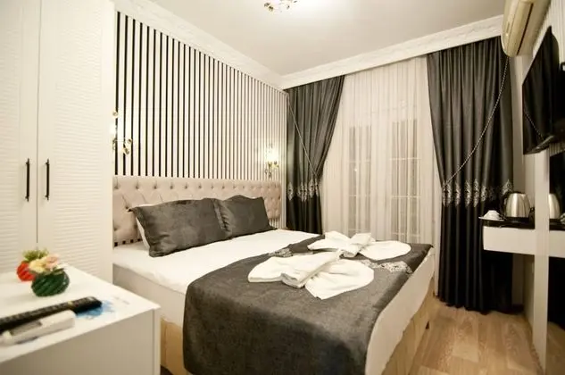 Economic Double Room with Balcony Lower Floor