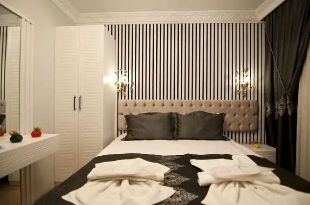 Economic Double Room with Balcony Lower Floor