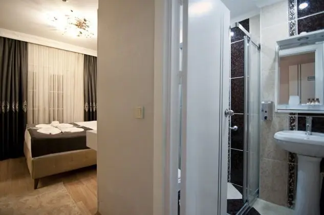 Economic Double Room with Balcony Lower Floor