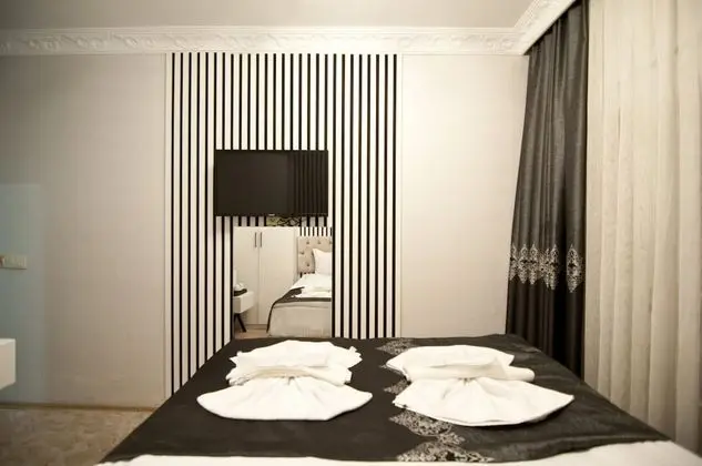 Economic Double Room with Balcony Lower Floor