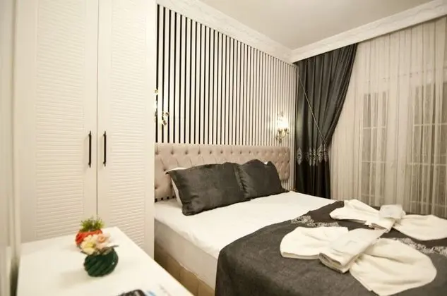 Economic Double Room with Balcony Lower Floor