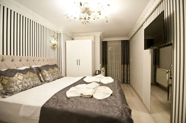 Economic Double Room with Balcony Lower Floor