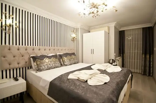 Economic Double Room with Balcony Lower Floor