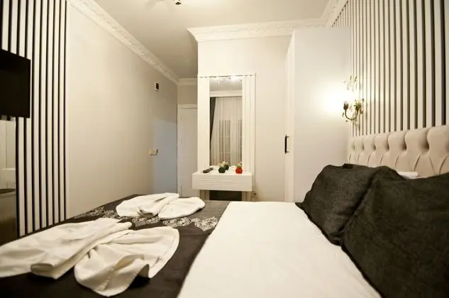 Economic Double Room with Balcony Lower Floor