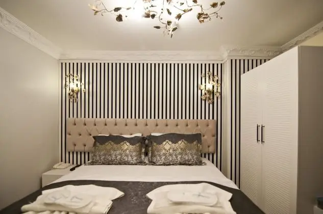 Economic Double Room with Balcony Lower Floor