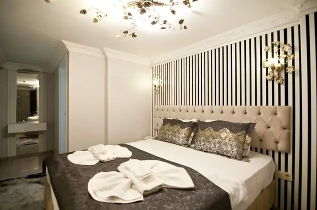 Economic Double Room with Balcony Lower Floor