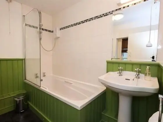 Kır Evi, Özel Banyo (Troed y Rhiw)