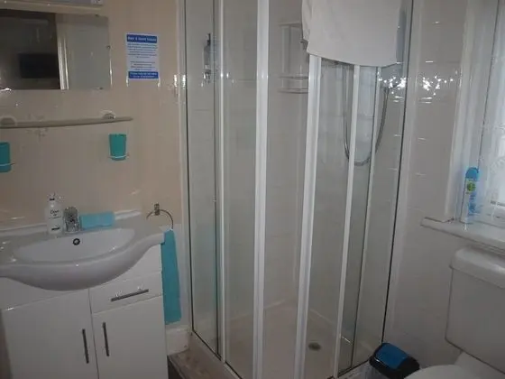 İki Ayrı Yataklı Oda, Banyolu/Duşlu