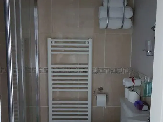 İki Ayrı Yataklı Oda, Banyolu/Duşlu