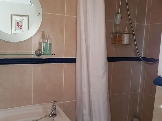 Tek Büyük Yataklı Oda, Banyolu/Duşlu