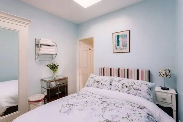 Kır Evi, Özel Banyo, Avlu Manzaralı (Peartree)