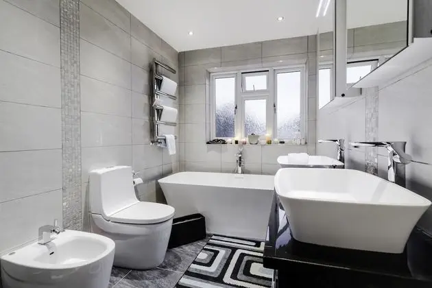 Tek Büyük Yataklı Oda, Ortak Banyo, Bahçe Manzaralı (Mustard)